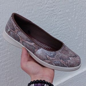 Skechers on the go dreamy snakeskin print slip on flats shoes